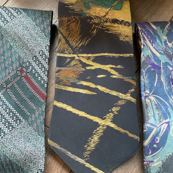 Bundle of 3 silk vintage ties in GUC - Picture 3 of 11